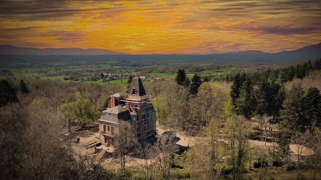 slider image slider_item_LrgDG8